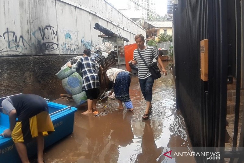 Suasana di Gang Al-Falah RT.08/01 Kelurahan Bendungan Hilir, Tanah Abang, Jakarta Pusat, Kamis (2/1/2020). (ANTARA/Katriana)