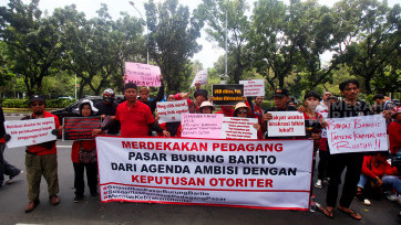 Aksi Unjuk Rasa Pedagang Pasar Burung Barito Geruduk Balaikota Tolak Relokasi
