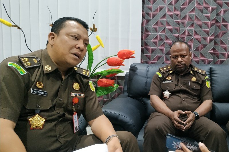 Asisten Tindak Pidana Khusus Kejati Papua Alexander Sinuraya. (ANTARA/Evarukdijati)