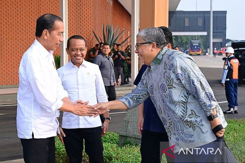 Fahri Urus Perumahan, Viva Yoga Urus Transmigrasi