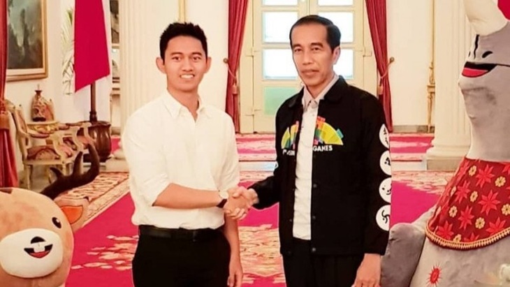 CEO Ruangguru Belva Devara bersama Presiden Jokowi