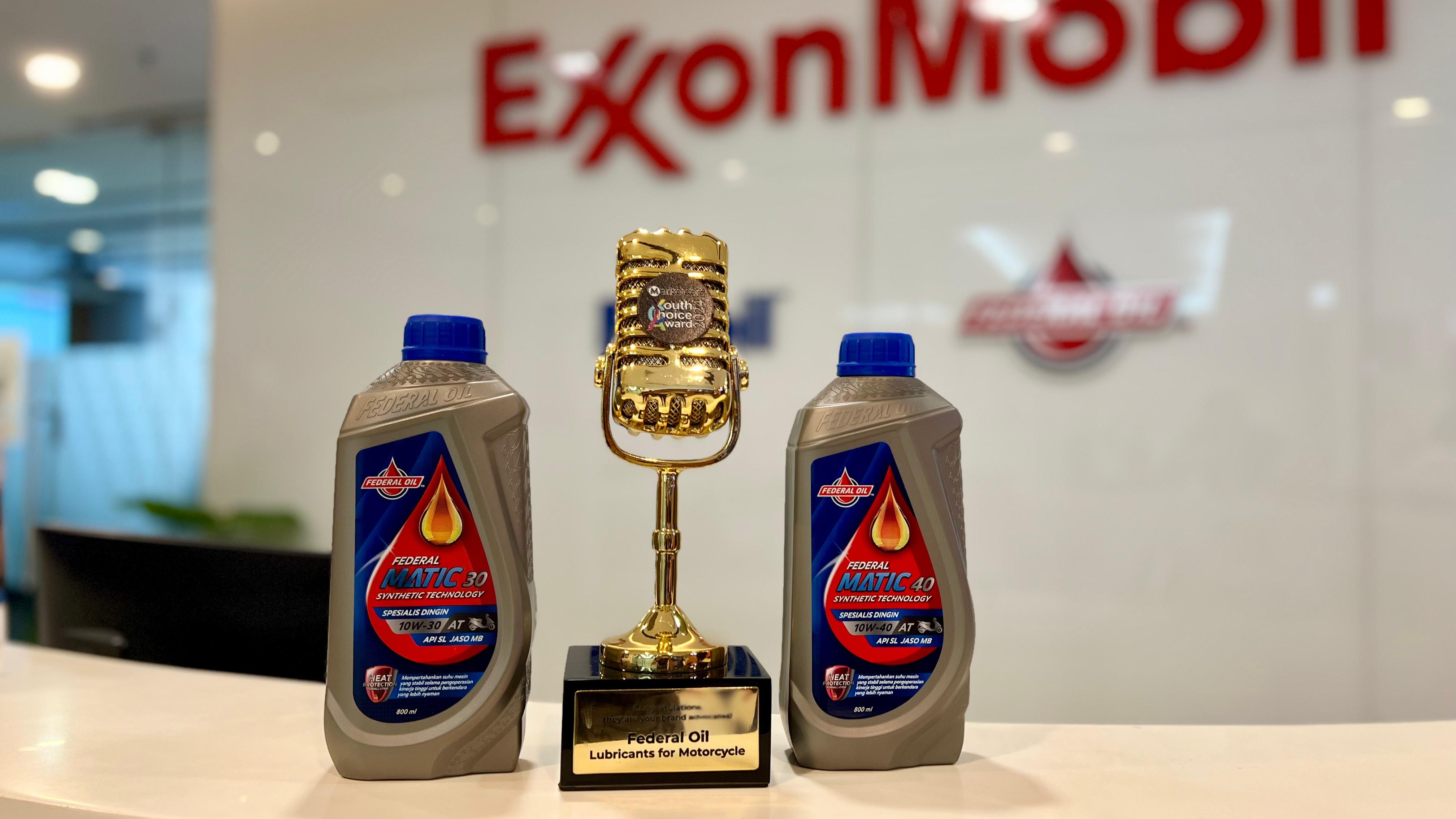 Federal Oil Sabet Penghargaan Marketeers Youth Choice Award 2024