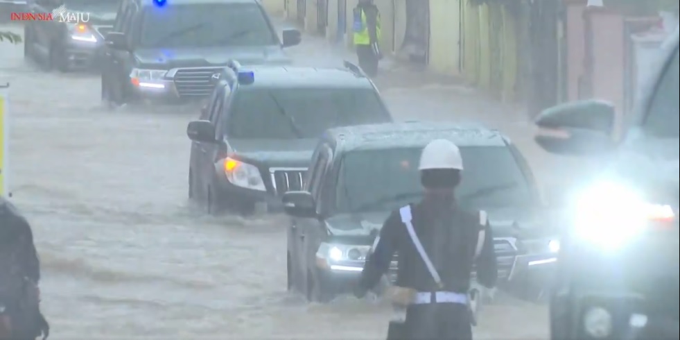 Istana Benarkan Mobil Rombongan Presiden Jokowi Terobos Banjir di Kalsel