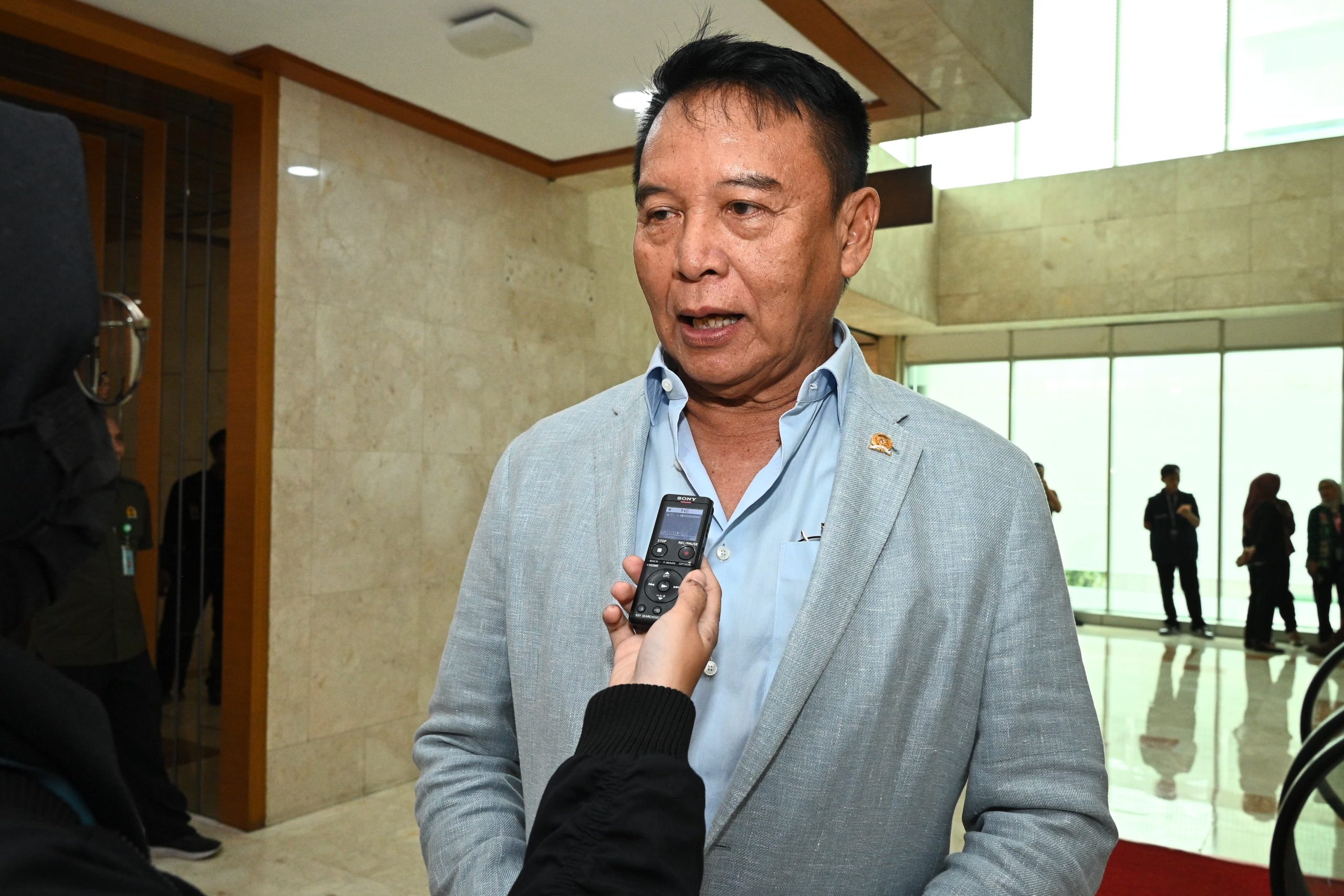 Lapangan Kerja di Dalam Negeri Makin Sulit, Waspada #KaburAjaDulu