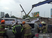 Baliho Raksasa di Simpang Samsat Bandung Roboh, 3 Orang Jadi Korban