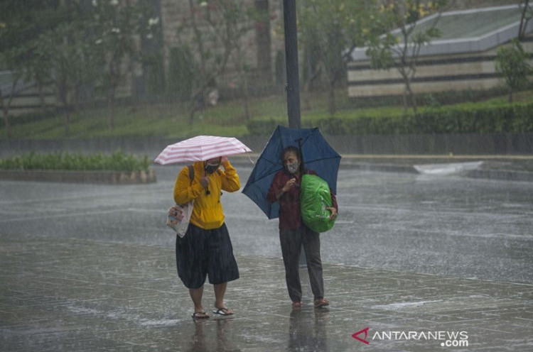 Dua Wilayah DKI Diperkirakan Hujan Disertai Petir dan Angin Kencang Sore Hingga Malam