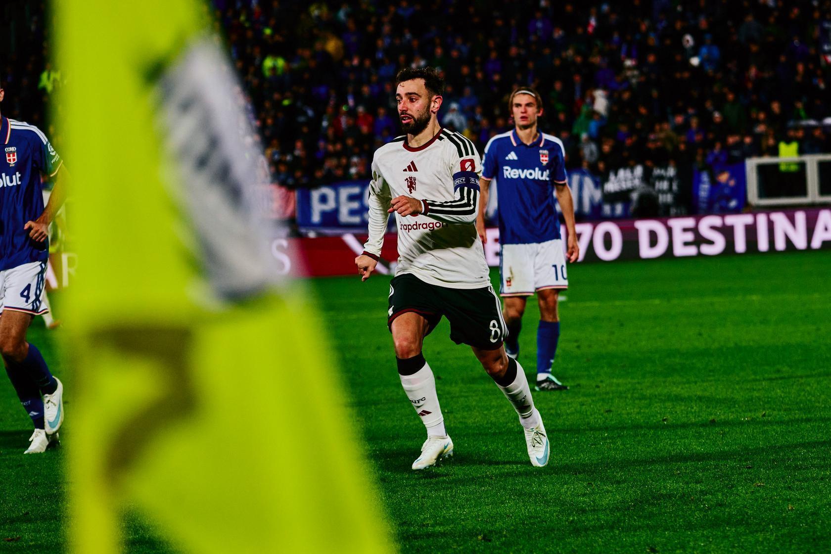 Manchester United Dibantai Como, Bruno Fernandes Pertanyakan Taktik Michael Carrick