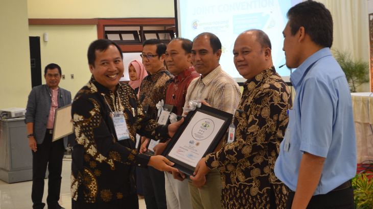 UGM Beri Penghargaan kepada Lima Perusahaan Terkait Lingkungan