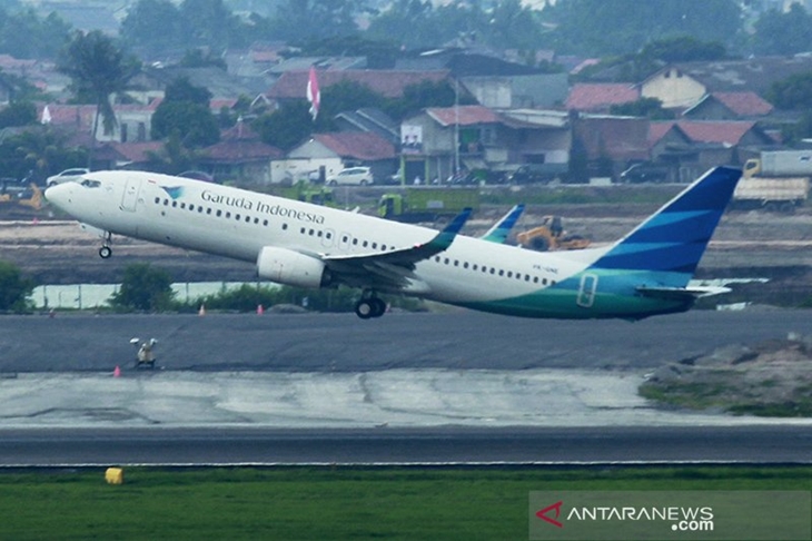 Pesawat Garuda Indonesia lepas landas di Bandara Soekarno Hatta, Tangerang, Banten, Jumat (15/3/2019). ANTARA FOTO/Muhammad Iqbal/aa. (ANTARA FOTO/MUHAMMAD IQBAL)