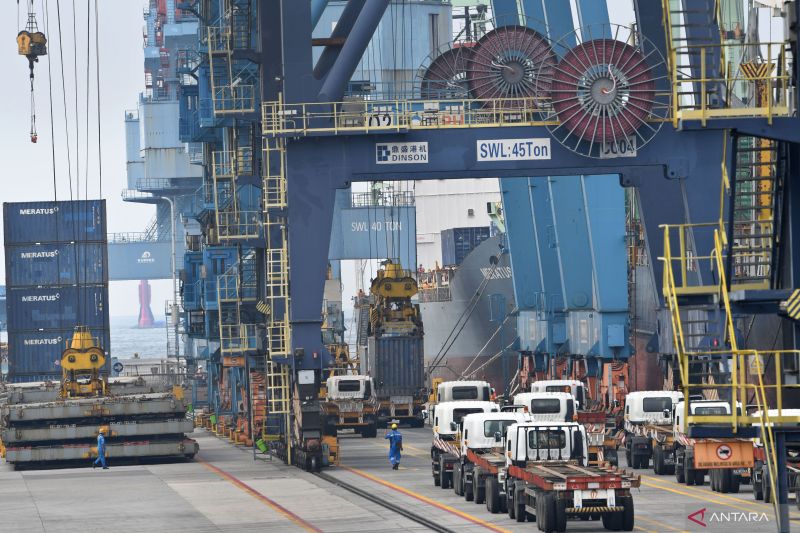 Industri Padat Karya Paling Terpukul Kebijakan Trump, Potensi PHK Massal Ancam Indonesia