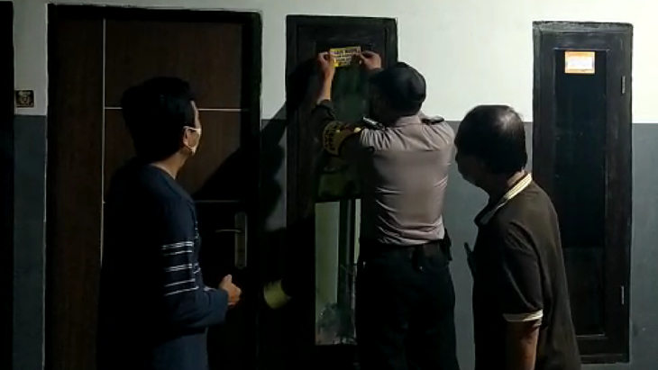 Mudik Tak Lapor RT/RW, Rumah Warga Surabaya Ditempeli Stiker Peringatan