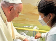 Keluar dari Rumah Sakit, Paus Fransiskus Langsung Lontarkan Candaan