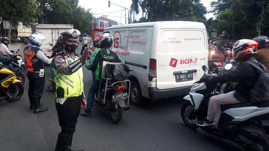 Pengaturan Lalu Lintas. (Foto: TMC Polda Metro Jaya).