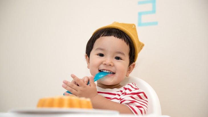 Latih Anak Gunakan Sendok-Garpu Sejak Dini, Tak Mudah tapi Pasti Bunda Bisa