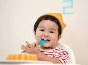 Latih Anak Gunakan Sendok-Garpu Sejak Dini, Tak Mudah tapi Pasti Bunda Bisa