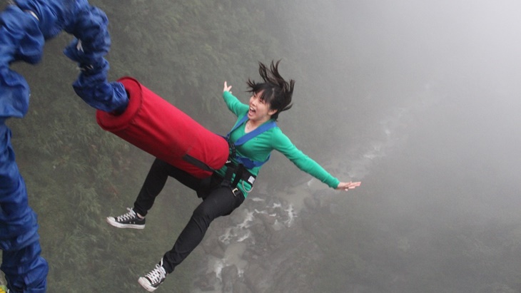 Bungee Jumping Bukan Sekadar Olahraga Bagi yang Kuat Jantungnya