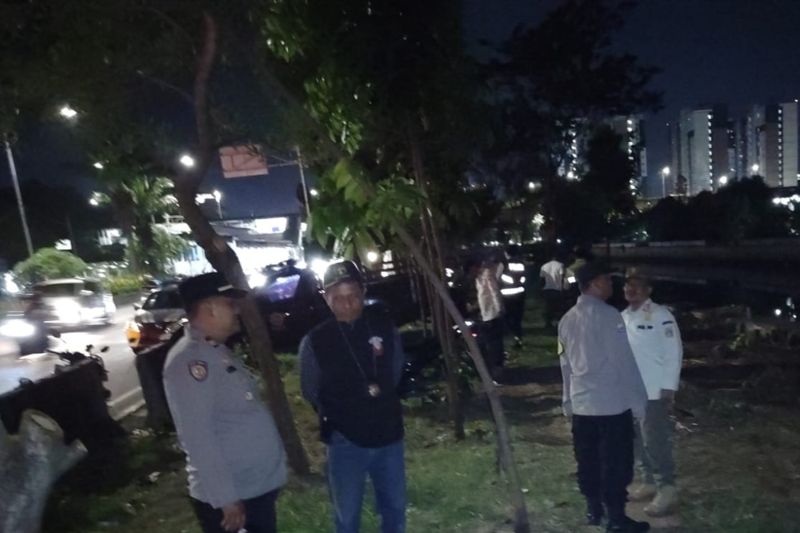 Taman Daan Mogot Jadi Lokasi Prostitusi Sesama Pria, Walkot Suruh Satpol PP Patroli Malam & Tambah Lampu