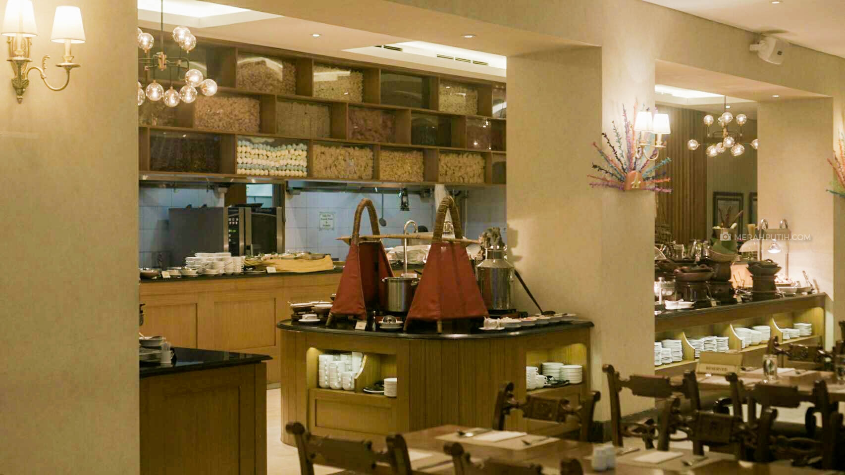 Ambhara Hotel Suguhkan Berbagai Kuliner Khas Lewat 'Indonesian Food Festival'