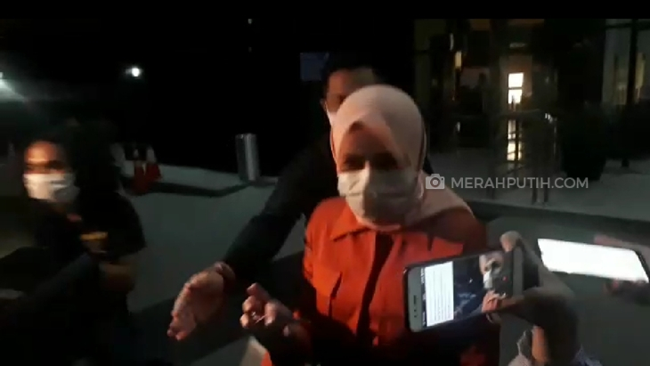 Istri Nurhadi Bungkam Usai Diperiksa KPK