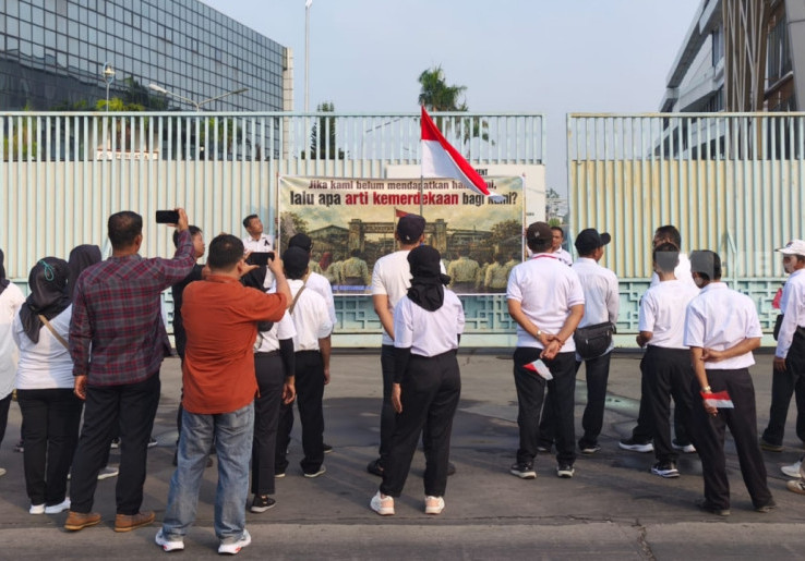 Eks Karyawan Sritex Gelar Upacara HUT ke-81 RI, Soroti Pesangon yang Belum Dibayar