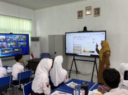 Mendikdasmen Pastikan Guru Tetap Jadi Pusat Pembelajaran, Smartboard Hanya Alat Bantu