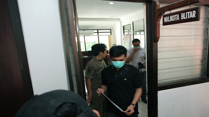 Petugas KPK segel kantor Wali Kota Blitar