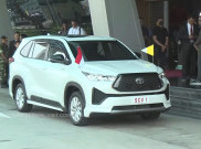 Jokowi Naik Kijang Innova dengan Pelat 'RI 1' Sampai Besok