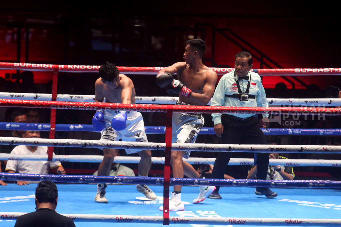 Superstar Knockout: Leonardo Yordan Kalahkan Petinju Kazakhstan Termizan Baimolda