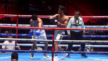 Superstar Knockout: Leonardo Yordan Kalahkan Petinju Kazakhstan Termizan Baimolda