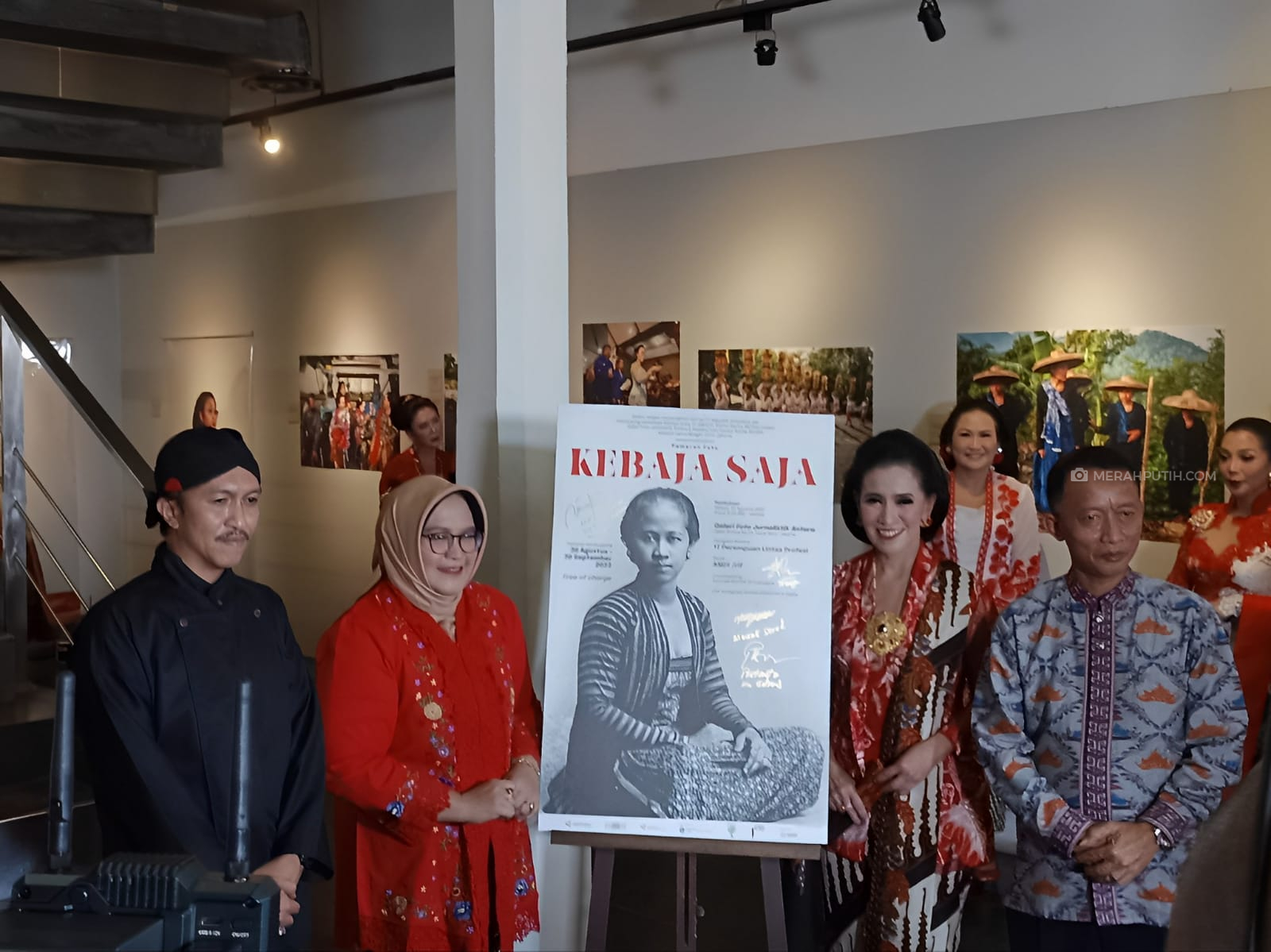 Dukung 'Kebaya Goes To UNESCO' Lewat Pameran Foto 'Kebaja Saja'