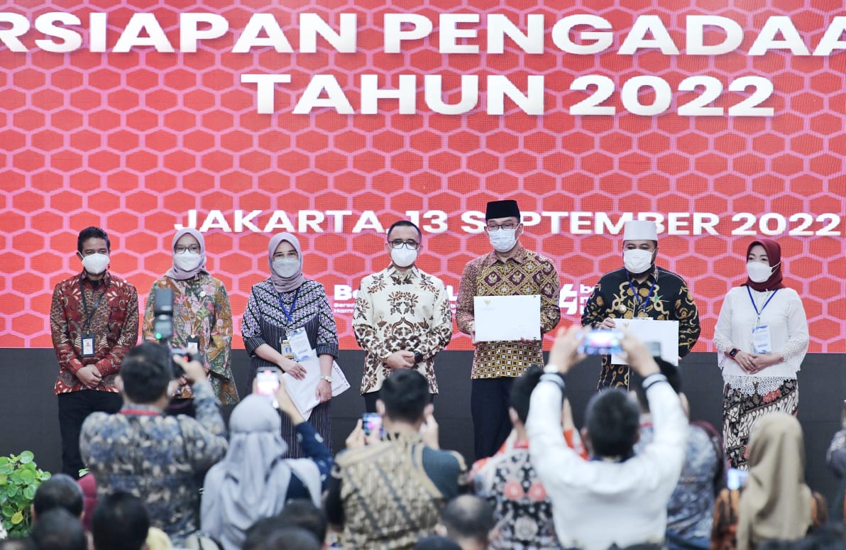 Gubernur Jawa Barat Ridwan Kamil saat menghadiri Rapat Koordinasi Persiapan Pengadaan Aparatur Sipil Negara (ASN) Tahun 2022 di Hotel Grand Sahid Jaya, Jakarta, Selasa (13/9/2022). (Humas Jabar)