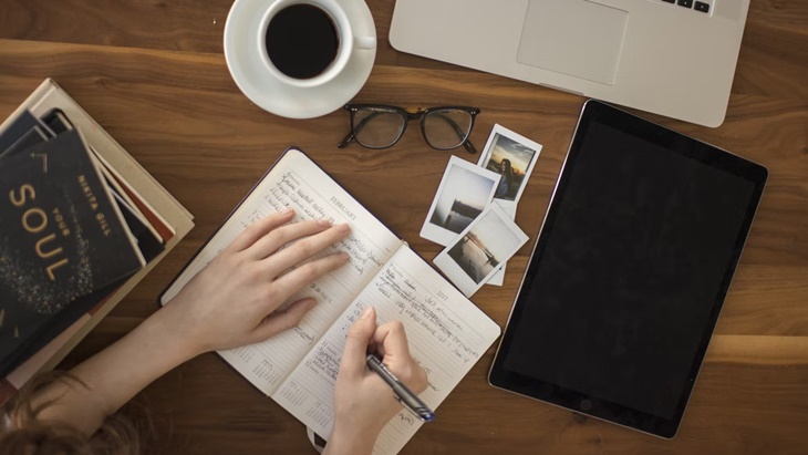 Tetap Asyik Menulis Diary di Era 'A Day In My Life'
