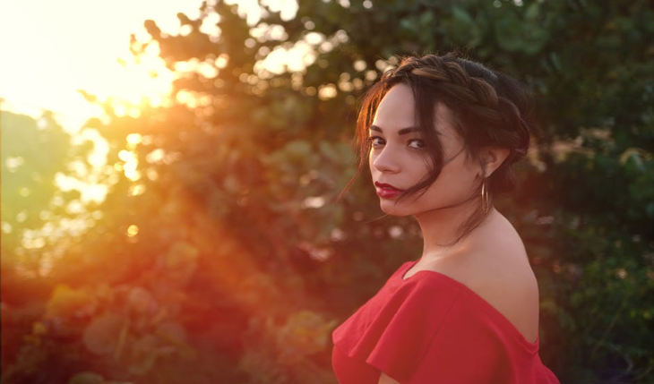 4 Gaya Rambut Sederhana yang Terlihat Cantik dan Elegan