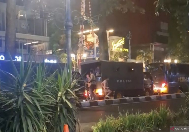 Truk Dalmas Dibakar, Polrestabes Bandung Buru Pelaku
