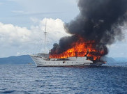 Kapal Pesiar The Oceanik Terbakar di Raja Ampat, Bawa Turis Asing
