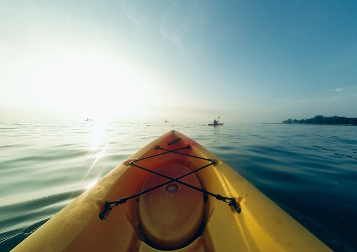 Belitung terkenal memiliki keindahyan permukaan laut yang unik. (Foto: Pixabay/Free-Photos)