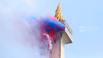 Atraksi Rappeling Prajurit TNI Meriahkan Peringatan HUT ke-80 TNI di Lapangan Monas