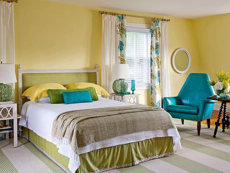 Yellow bed room