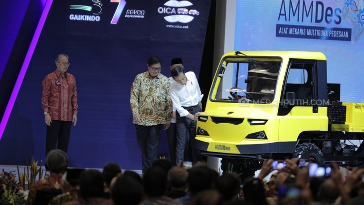 Akui Baru Pertama Kali Hadiri GIIAS, Ini Mobil yang Dijajal Jokowi