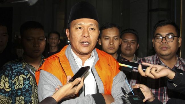 Komisi Pemberantasan Korupsi (KPK) telah resmi menetapkan Bupati Lampung Tengah, Mustafa, sebagai tersangka dugaan suap. (ANTARA FOTO/Reno Esnir)