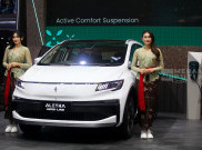 Deretan Spg Berkebaya Meriahkan Hari Kebaya Nasional dalam Ajang Otomotif GIIAS 2025  