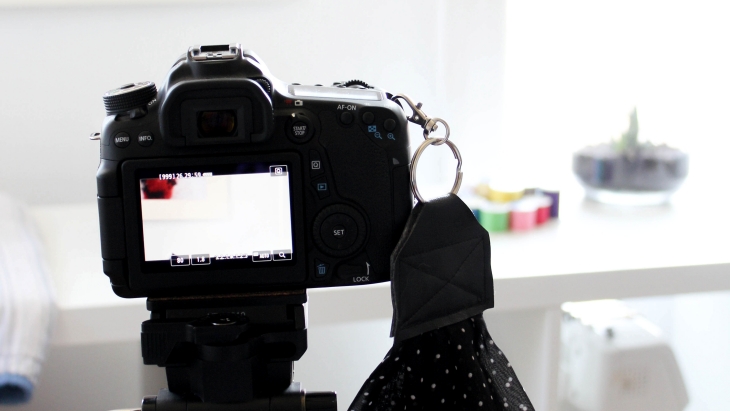 Produk UMKM akan di foto dan dibuatkan video. (Foto: Unsplash/j kelly brito)