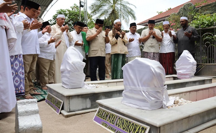 Ziarah ke Makam Sunan Ampel Tutup Rangkaian Kunjungan Prabowo di Jawa Timur
