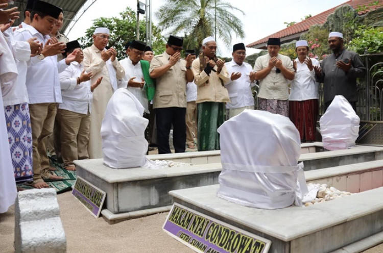 Ziarah ke Makam Sunan Ampel Tutup Rangkaian Kunjungan Prabowo di Jawa Timur