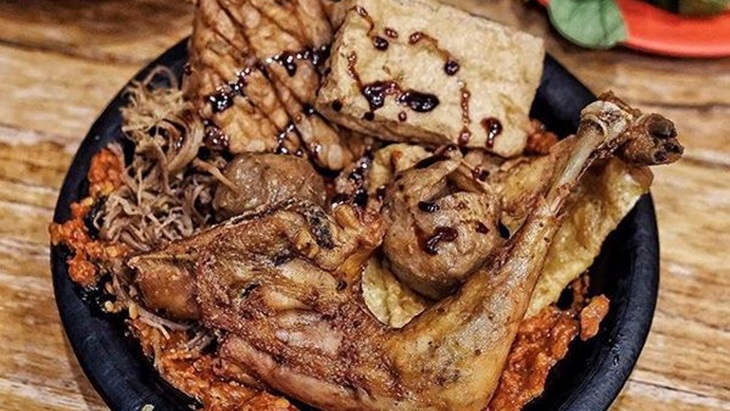 Spot Makan Legendaris Dekat Stasiun MRT, Dijamin Bikin Kamu Kenyang Sepulang Ngantor