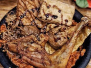 Spot Makan Legendaris Dekat Stasiun MRT, Dijamin Bikin Kamu Kenyang Sepulang Ngantor