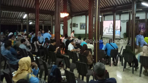 Ratusan Relawan Nobar di Rumah Titiek Soeharto, Kantor BPN Pusat Solo Prabowo-Sandi Dijaga Polisi