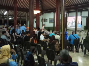 Ratusan Relawan Nobar di Rumah Titiek Soeharto, Kantor BPN Pusat Solo Prabowo-Sandi Dijaga Polisi