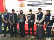 Polda Metro Bagikan 11 Ton Daging Kurban Olahan Rendang