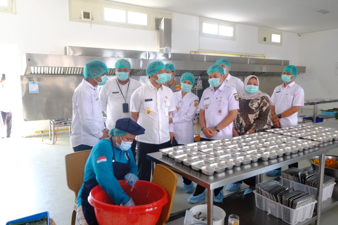 Turun Tangan Cegah Keracunan Massal, Ahmad Luthfi Sidak SPPG Jebres Solo